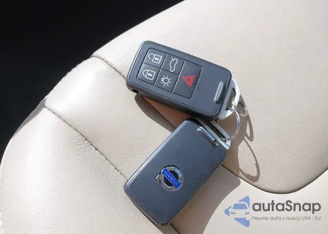 2016 Volvo Xc60 T5 Premier from USA, damaged, VIN YV4612RK3G2838946